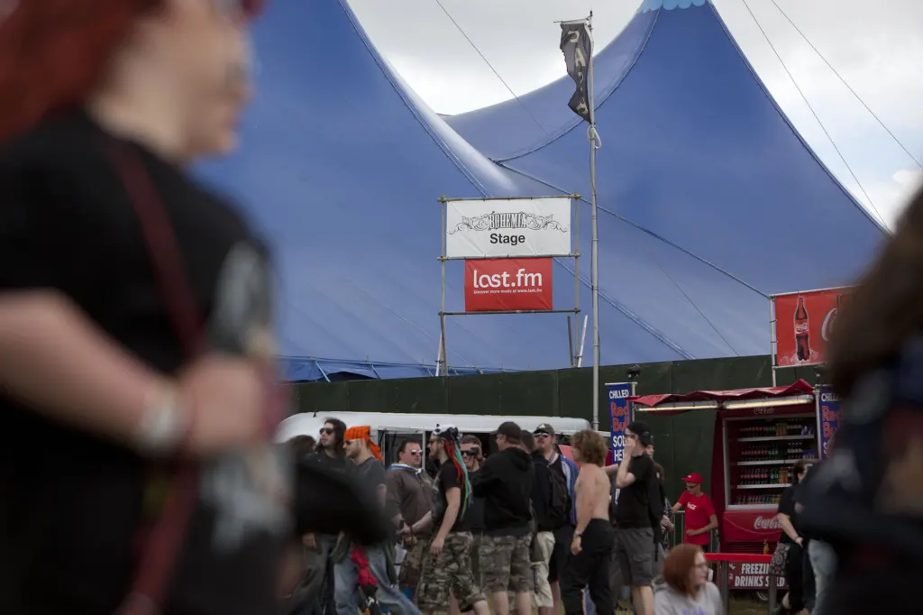 Festivalgoers and atmosphere at Sonisphere 2011